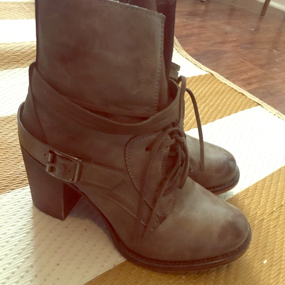 Combat boots with heel